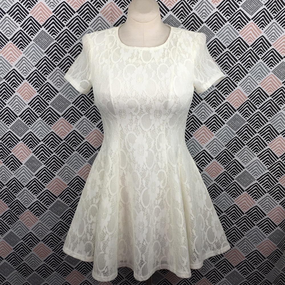 LEXI DREW: Lace Dress
